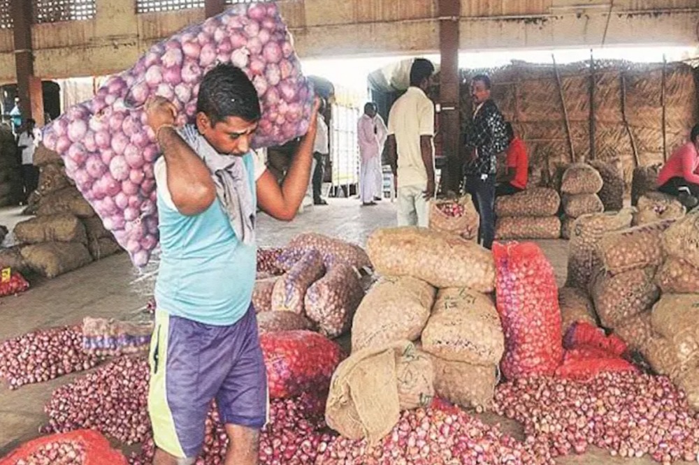 कांद्याच्या दरात तीन हजाराची घसरण